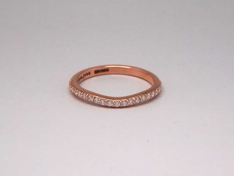 14kt rose gold diamond shaped wedding band