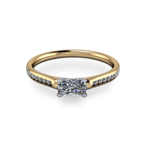 Elegant oval four claw 14ct yellow gold ring