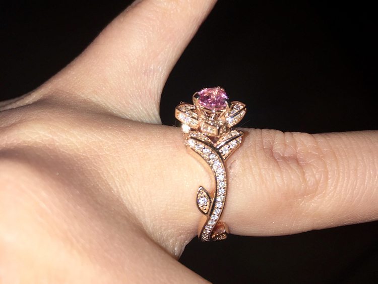 Stunning+diamond+and+pink+heart+engagement+ring